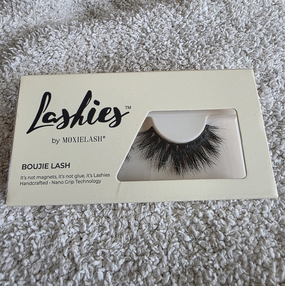 NWT Lashies by MoxieLash. Boujie Lash. Premium Silk Lashes. - Picture 2 of 4